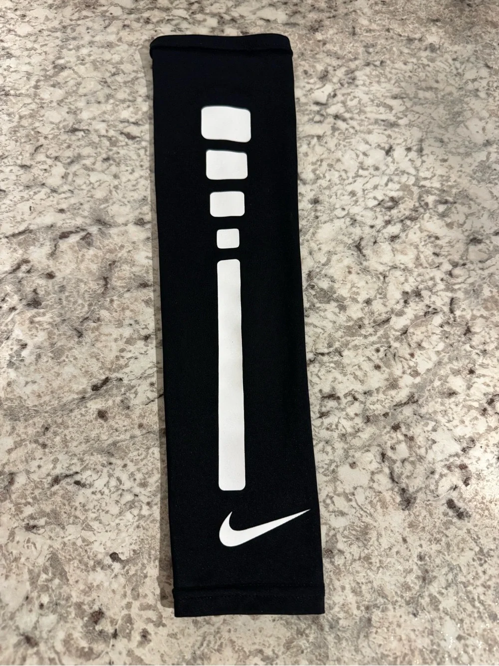 Nike Pro Elite Sleeves 2.0 Black White Size Small/Medium Youth